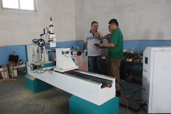 乌克兰客户学习数控木工车床知识 乌克兰客户学习数控木工车床知识